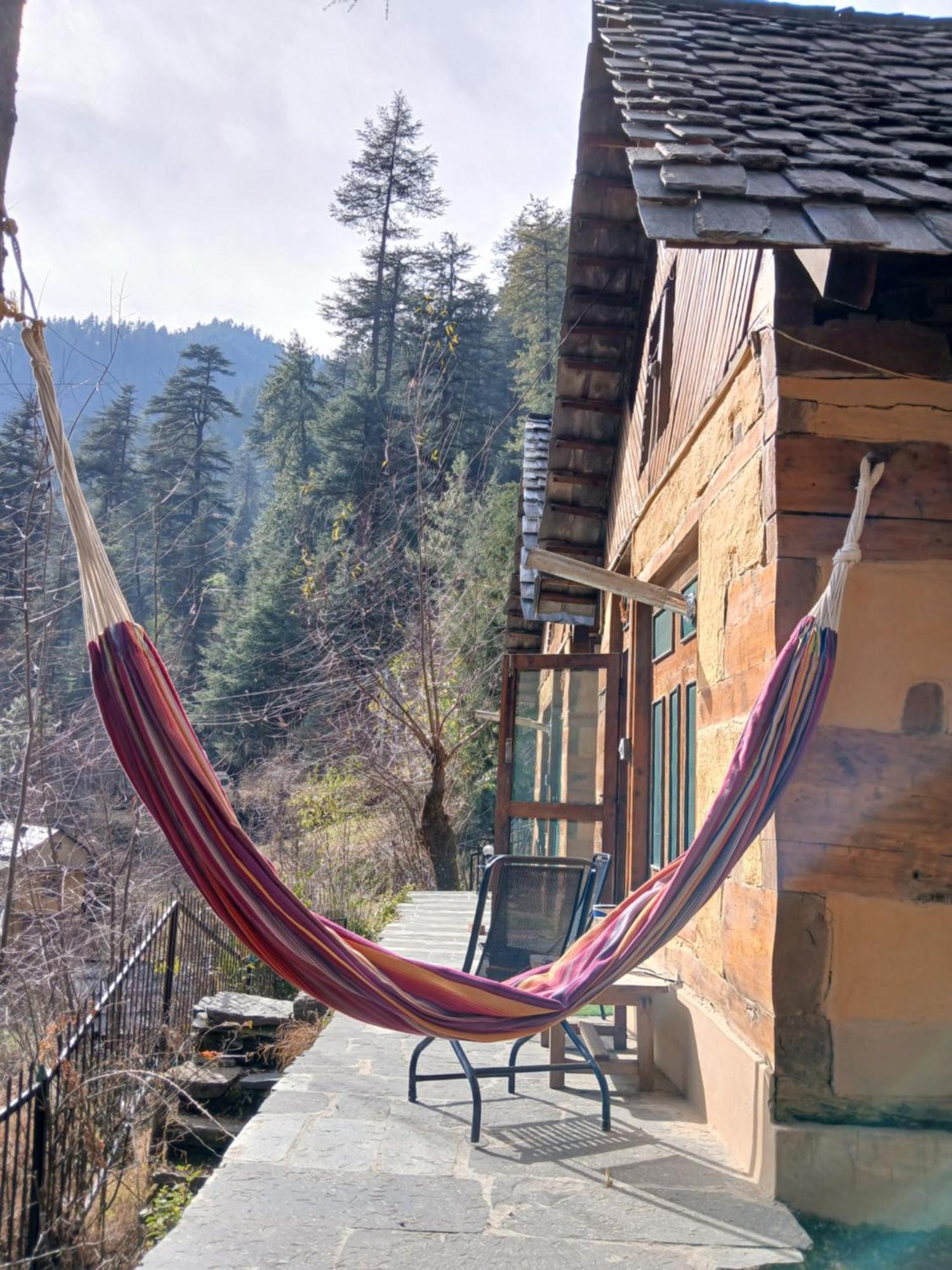 Swiss Cottage Jibhi Exterior photo